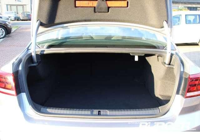 Volkswagen Passat Limosine Navi LED Klimaautom. DAB SHZ Spurhalteass