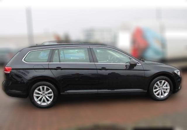 Volkswagen Passat Variant Comfortline Navi AHK SitzHZG PDC v+h Massa