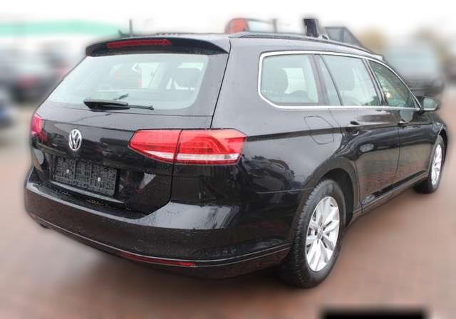 Volkswagen Passat Variant Comfortline Navi AHK SitzHZG PDC v+h Massa