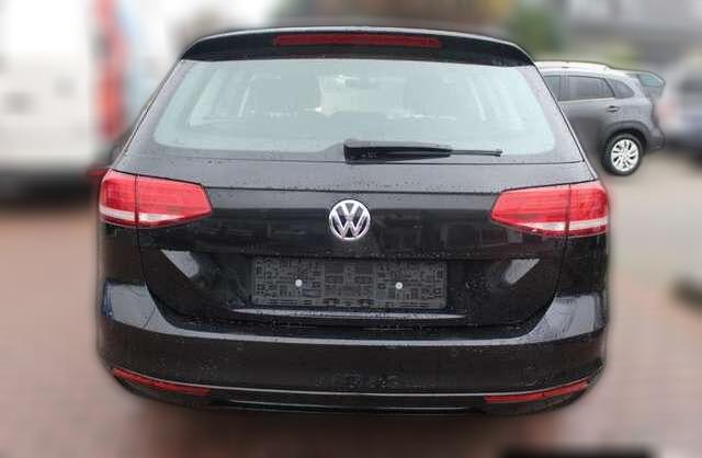 Volkswagen Passat Variant Comfortline Navi AHK SitzHZG PDC v+h Massa