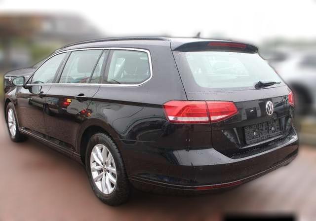 Volkswagen Passat Variant Comfortline Navi AHK SitzHZG PDC v+h Massa