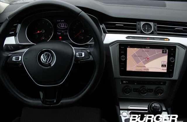 Volkswagen Passat Variant Comfortline Navi AHK SitzHZG PDC v+h Massa