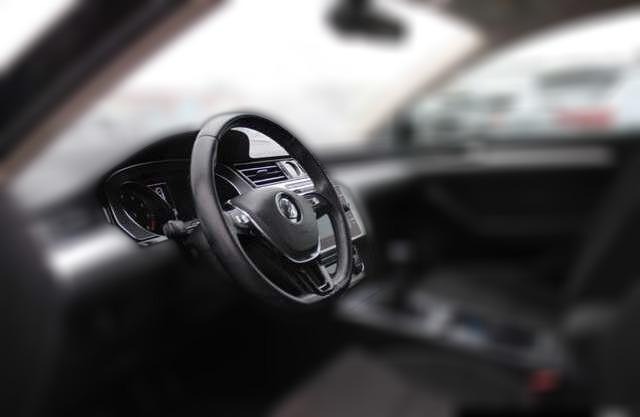 Volkswagen Passat Variant Comfortline Navi AHK SitzHZG PDC v+h Massa