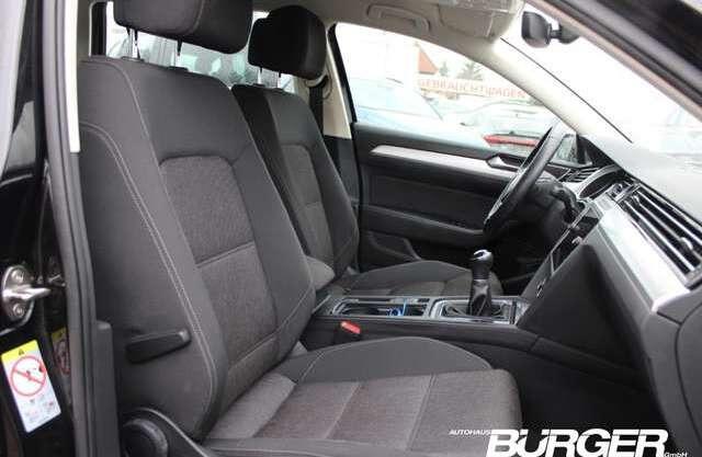 Volkswagen Passat Variant Comfortline Navi AHK SitzHZG PDC v+h Massa