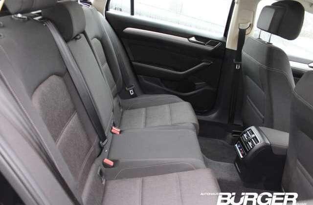 Volkswagen Passat Variant Comfortline Navi AHK SitzHZG PDC v+h Massa