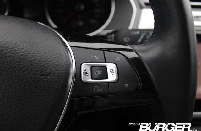 Volkswagen Passat Variant Comfortline Navi AHK SitzHZG PDC v+h Massa