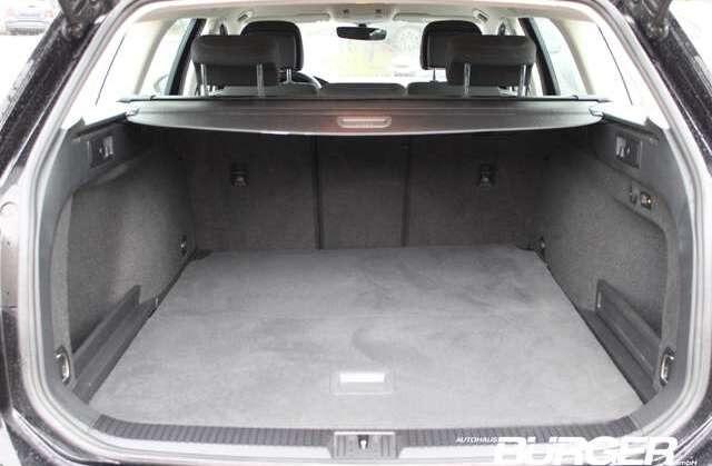 Volkswagen Passat Variant Comfortline Navi AHK SitzHZG PDC v+h Massa