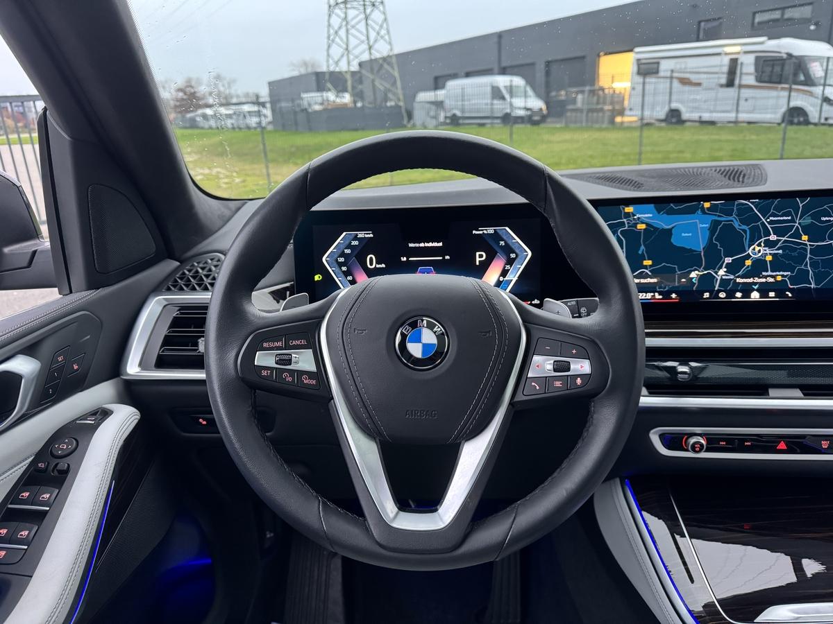 BMW X5  xDrive 30d+M-Sport+SkyLounge+LED+Leder