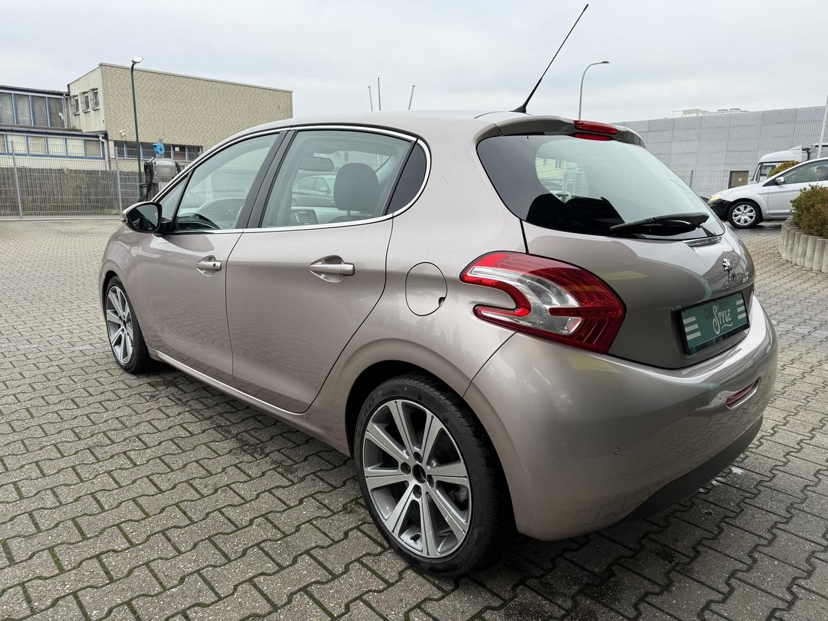 Peugeot 208 1.6 VTi 120 Allure NAVI SHZ PDC