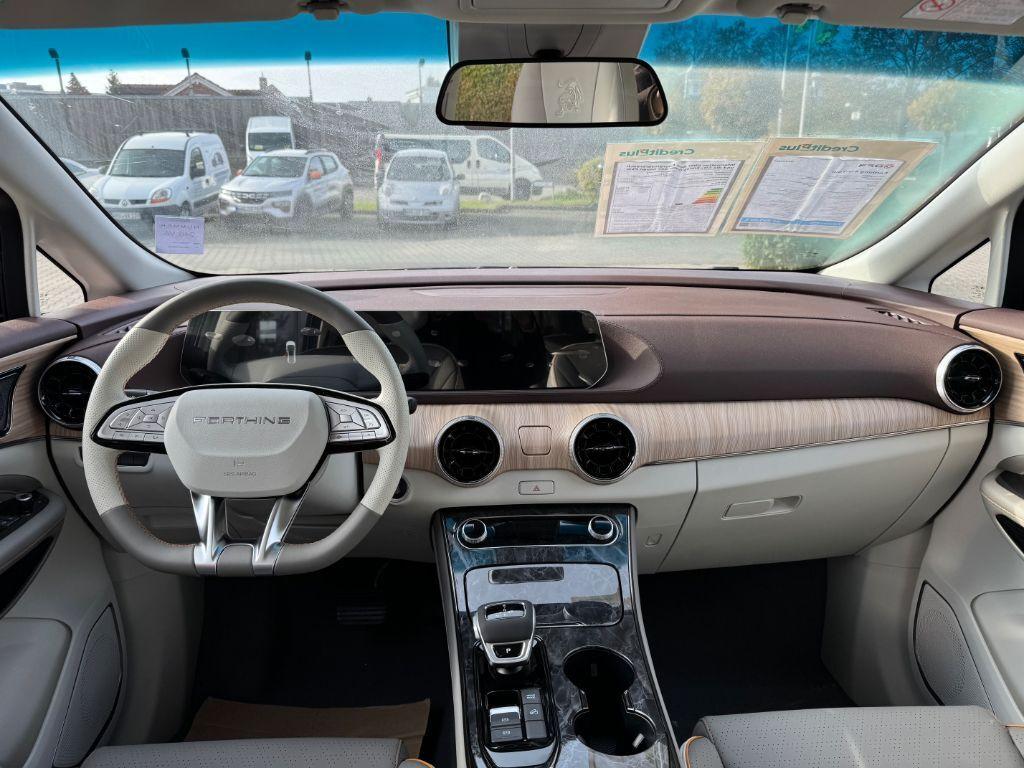 DFSK Forthing 5 DFM Forthing 4