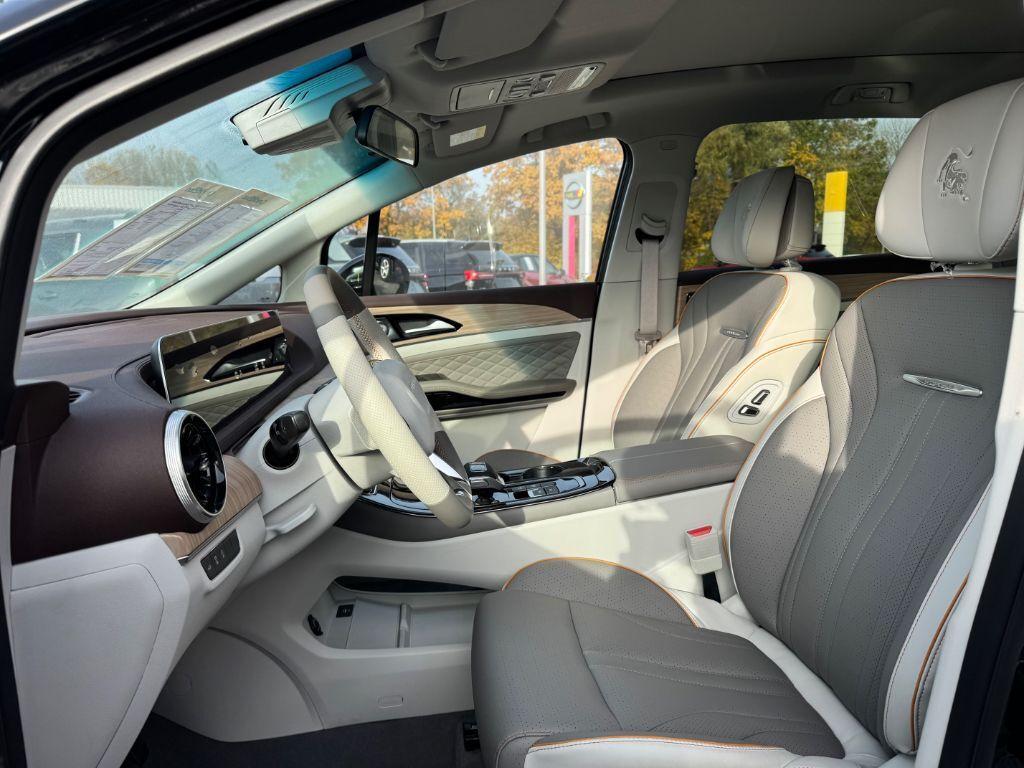 DFSK Forthing 5 DFM Forthing 4