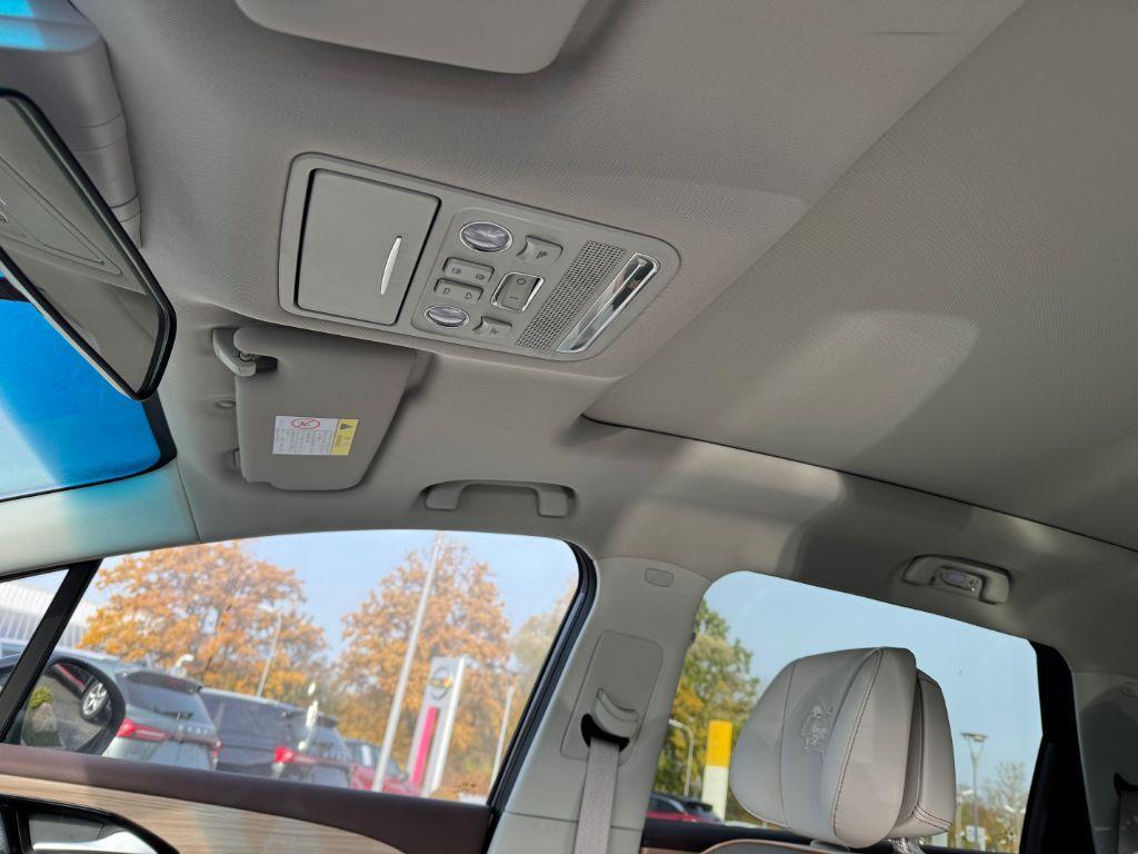 DFSK Forthing 5 DFM Forthing 4