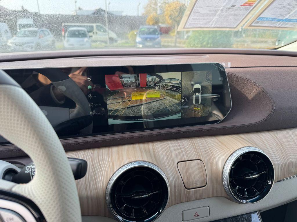 DFSK Forthing 5 DFM Forthing 4