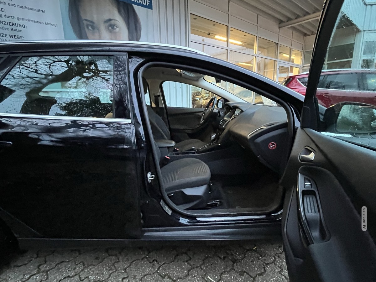 Ford Focus 1,5 ECOBOOST AUTOM*BUSINESS NAVI*PDC*PARK-ASS*KLIMAAUT