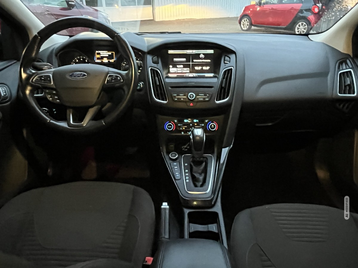 Ford Focus 1,5 ECOBOOST AUTOM*BUSINESS NAVI*PDC*PARK-ASS*KLIMAAUT