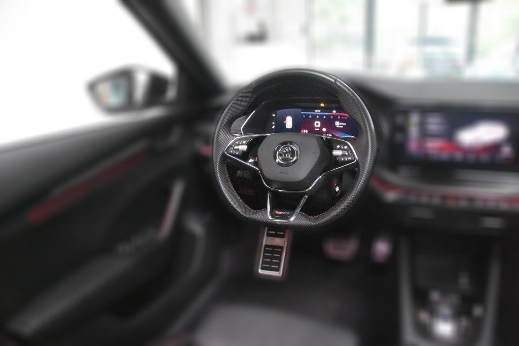 Skoda Octavia Combi RS Plus 4x4 Pano Sound Standheizg.