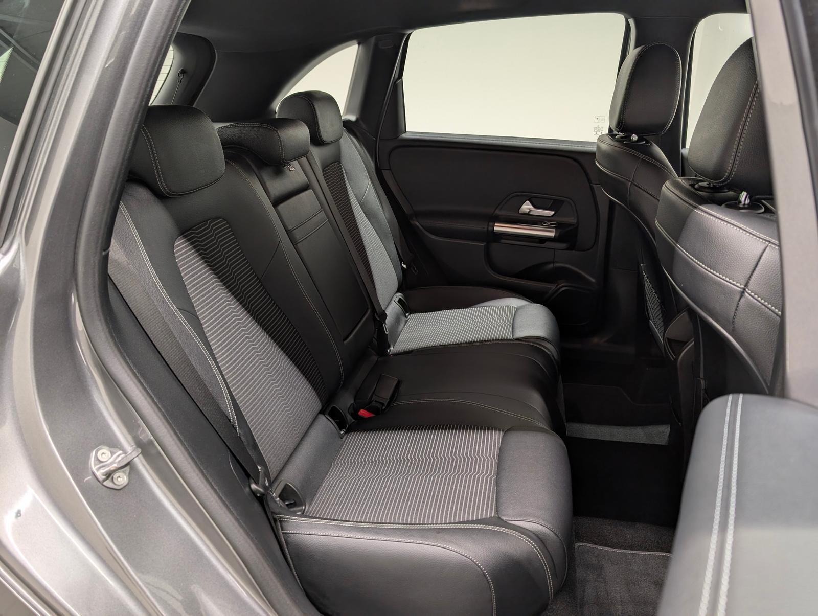 Mercedes-Benz B 180 AHK/Navi/SHZ/Tempomat/PDC/17-LM