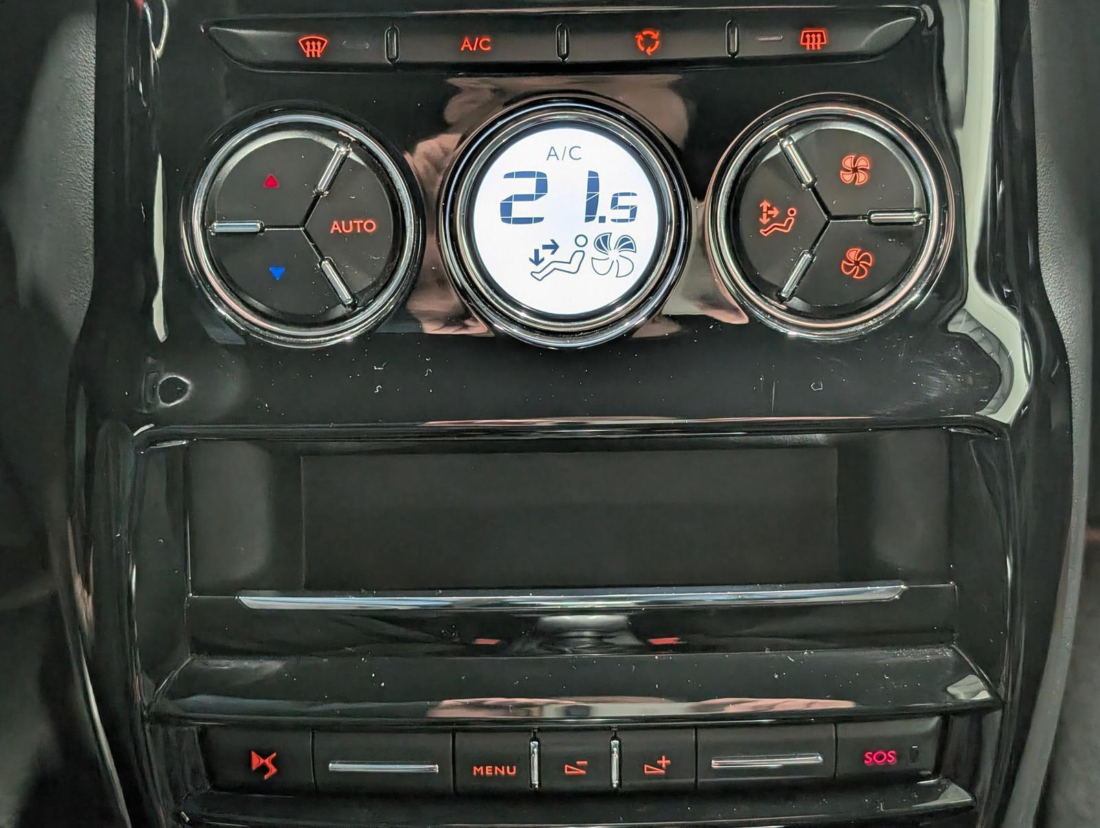 DS Automobiles DS3 SoChic Bi-Xenon/Navi/SHZ/Kam/Klimaaut./17-LM