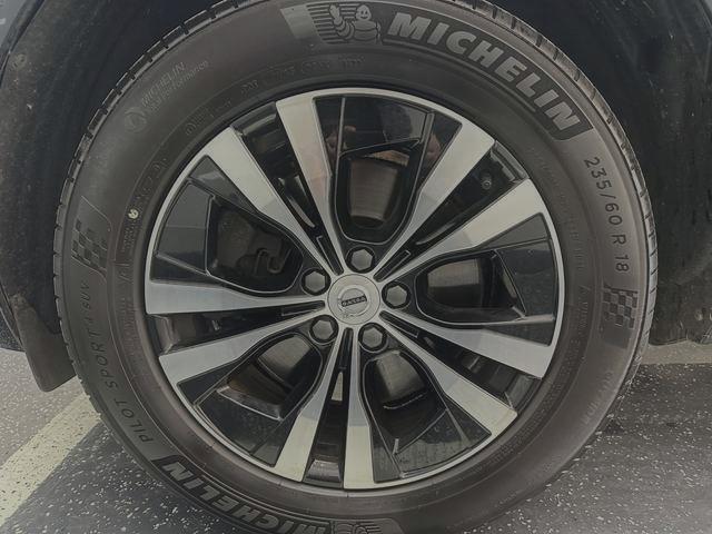 Volvo XC60 Momentum Pro 2WD 