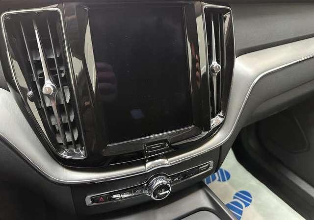 Volvo XC60 Momentum Pro 2WD 