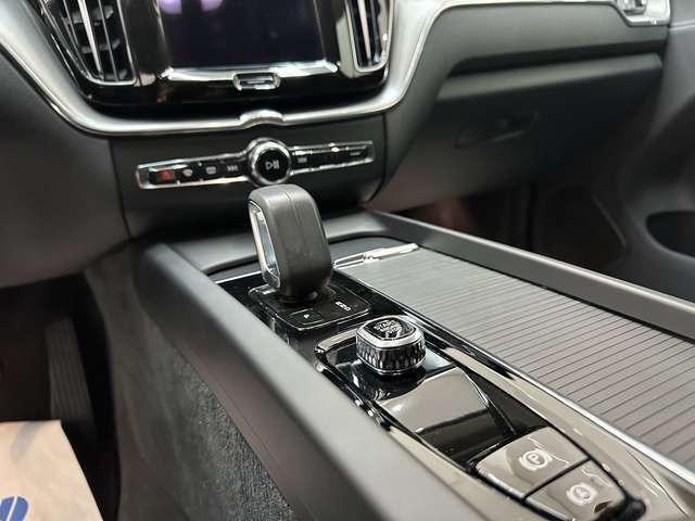 Volvo XC60 Momentum Pro 2WD 