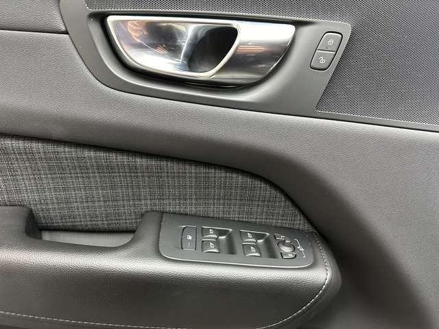 Volvo XC60 Momentum Pro 2WD 