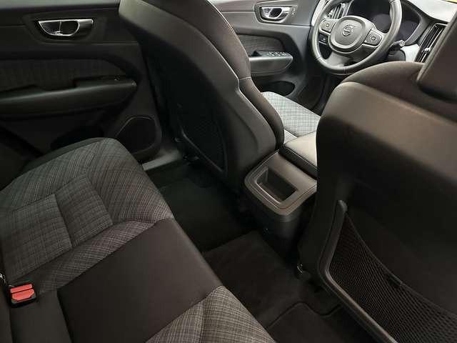 Volvo XC60 Momentum Pro 2WD 