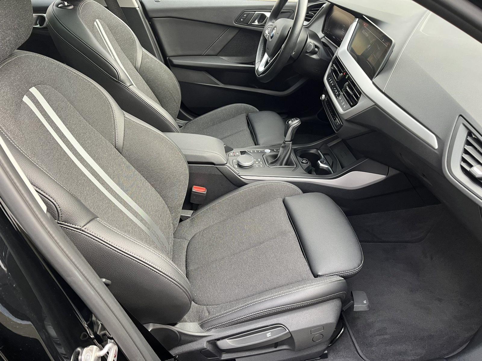 BMW 118 ADVANTAGE LC PROF PANO LED SPORTSITZE GRA PDC DAB WLAN