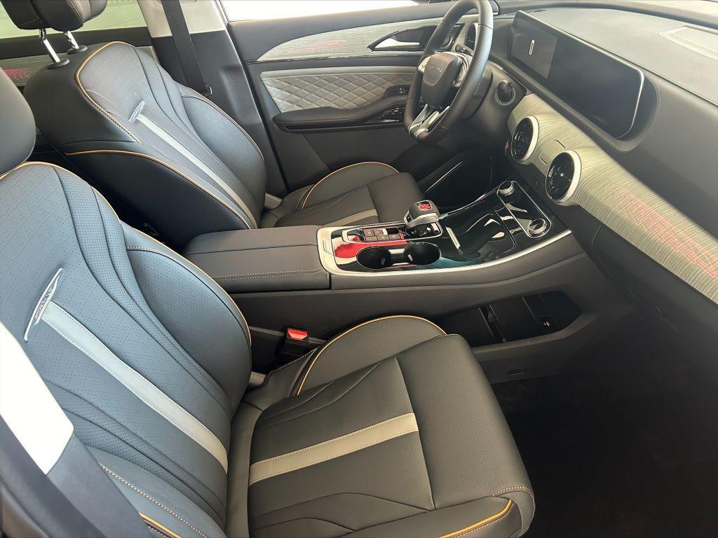 DFSK Forthing 5 DFM Forthing 4