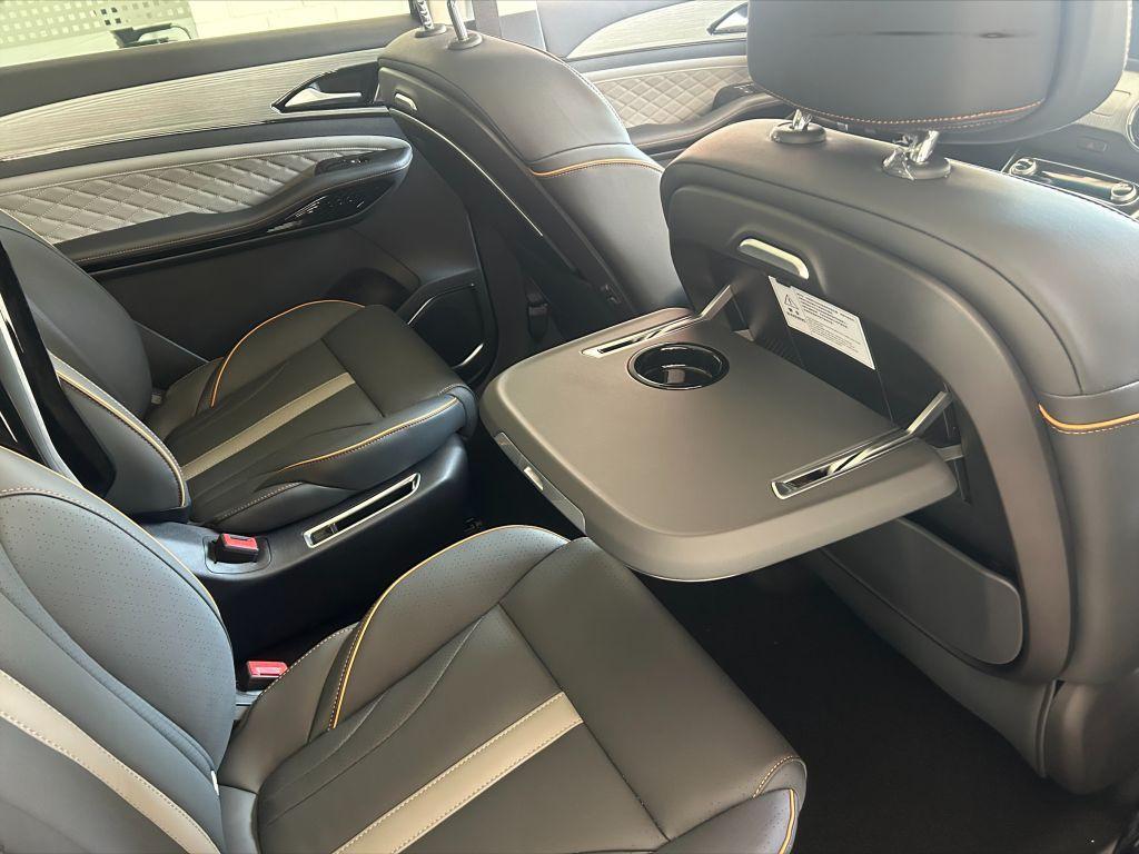 DFSK Forthing 5 DFM Forthing 4