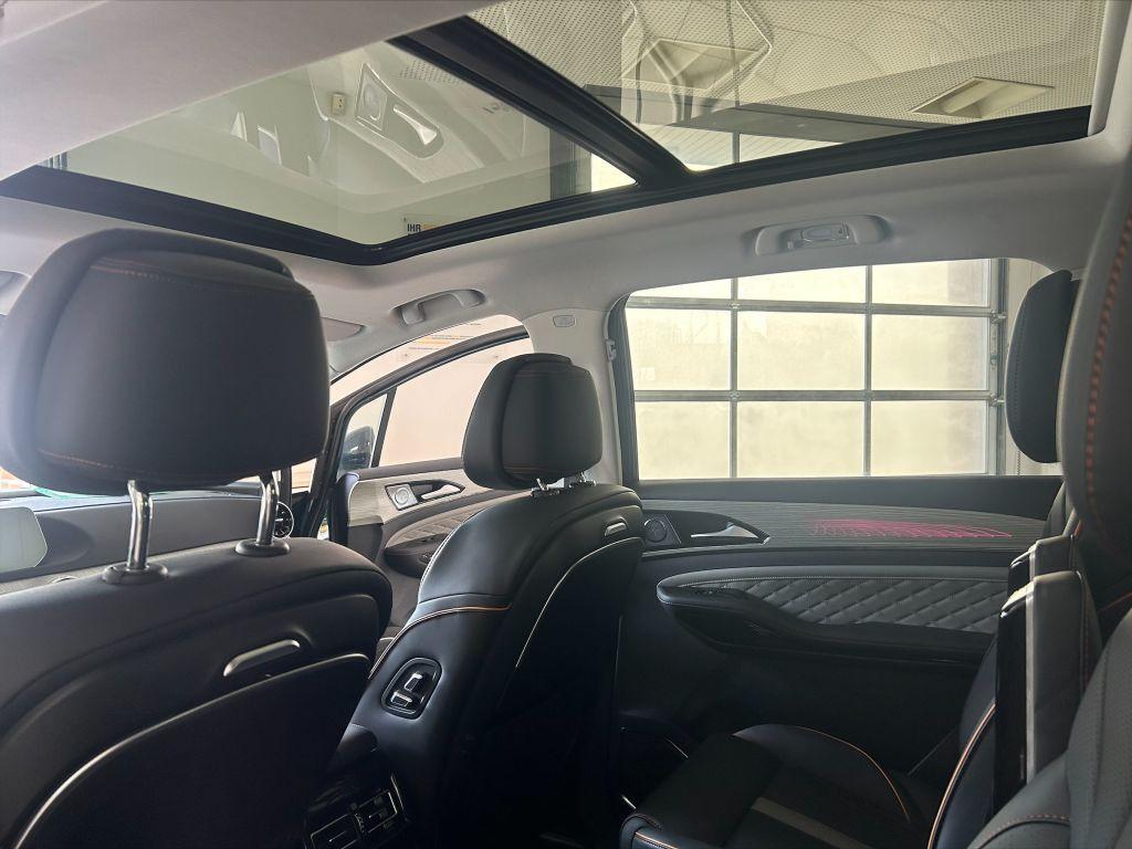 DFSK Forthing 5 DFM Forthing 4