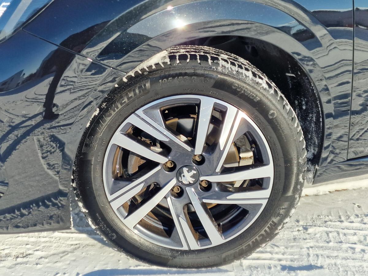 Peugeot 208  PureTech 100 Allure*LED*Navi*R-Cam