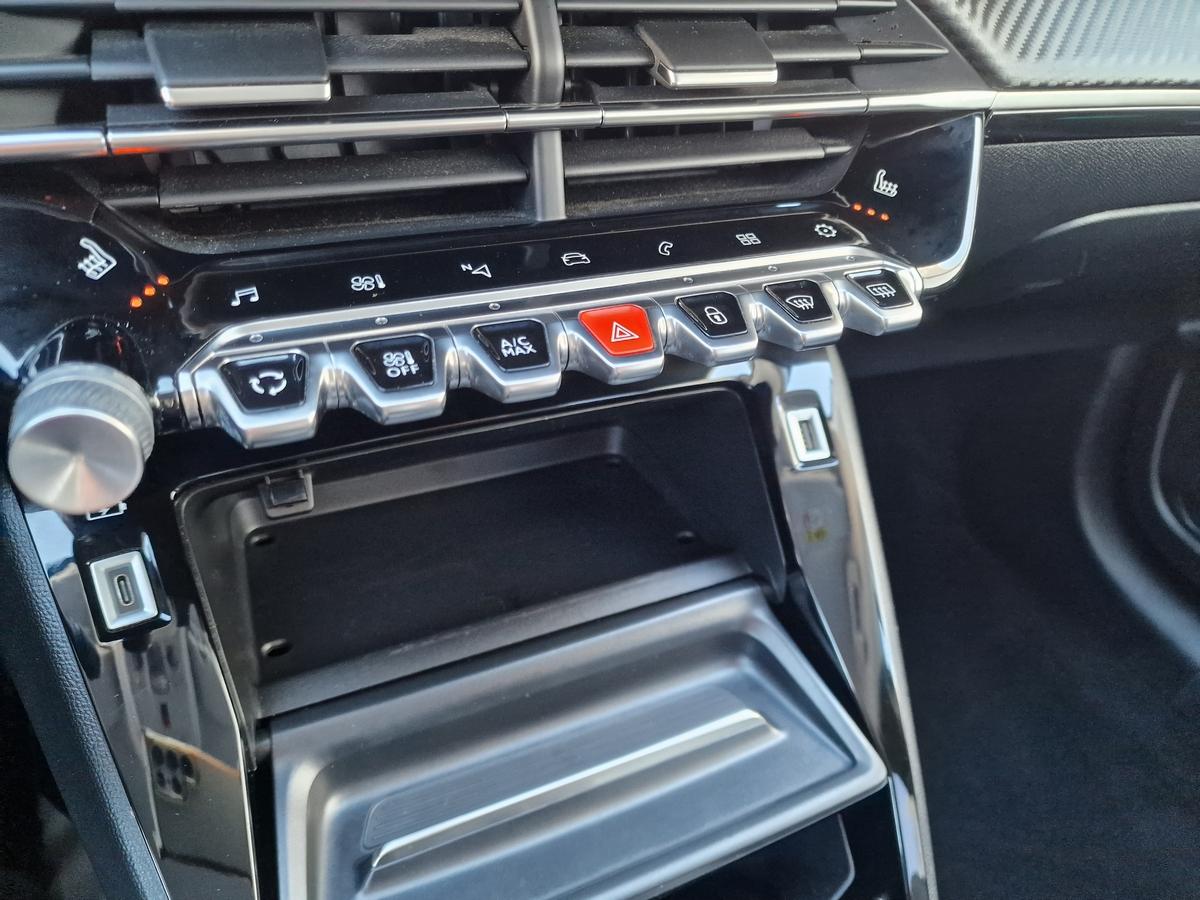 Peugeot 208  PureTech 100 Allure*LED*Navi*R-Cam