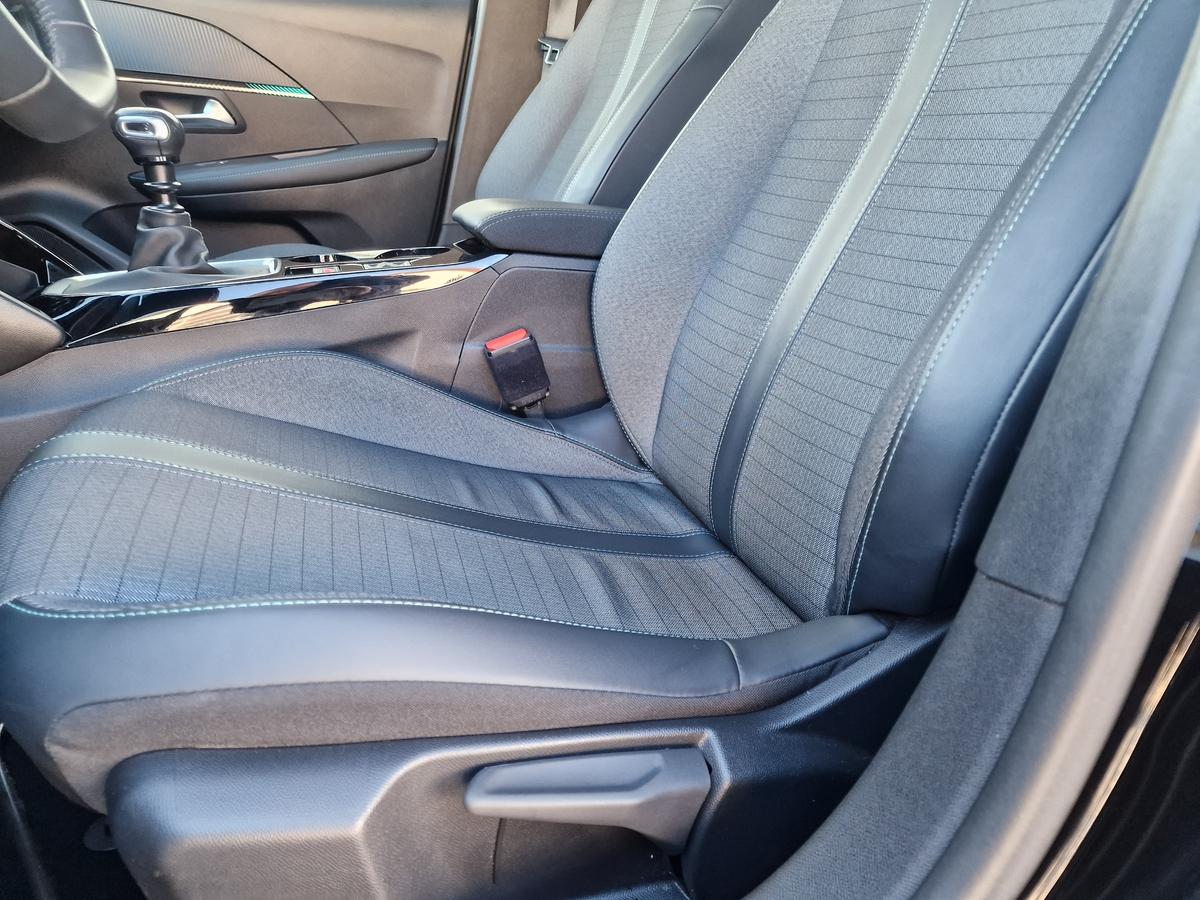 Peugeot 208  PureTech 100 Allure*LED*Navi*R-Cam