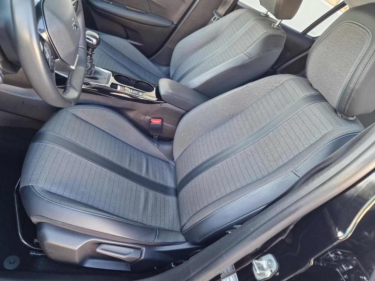 Peugeot 208  PureTech 100 Allure*LED*Navi*R-Cam