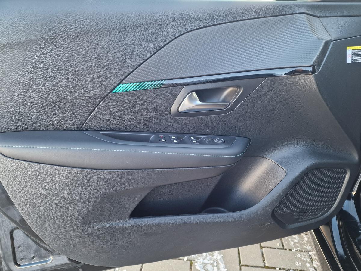 Peugeot 208  PureTech 100 Allure*LED*Navi*R-Cam