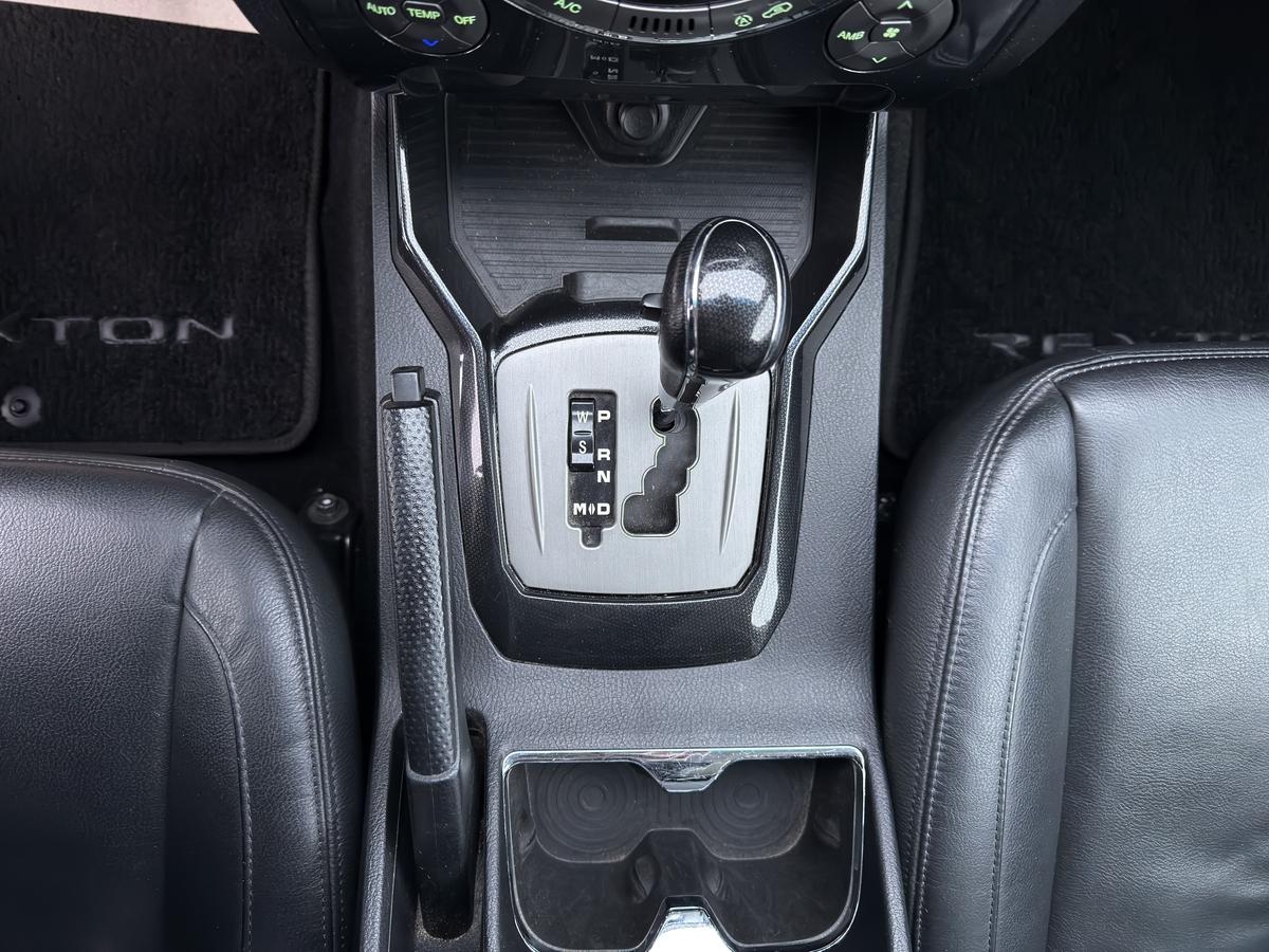 Ssangyong REXTON  EXECUTIVE 2.2 D 7 Sitzer 3,5T AHK  