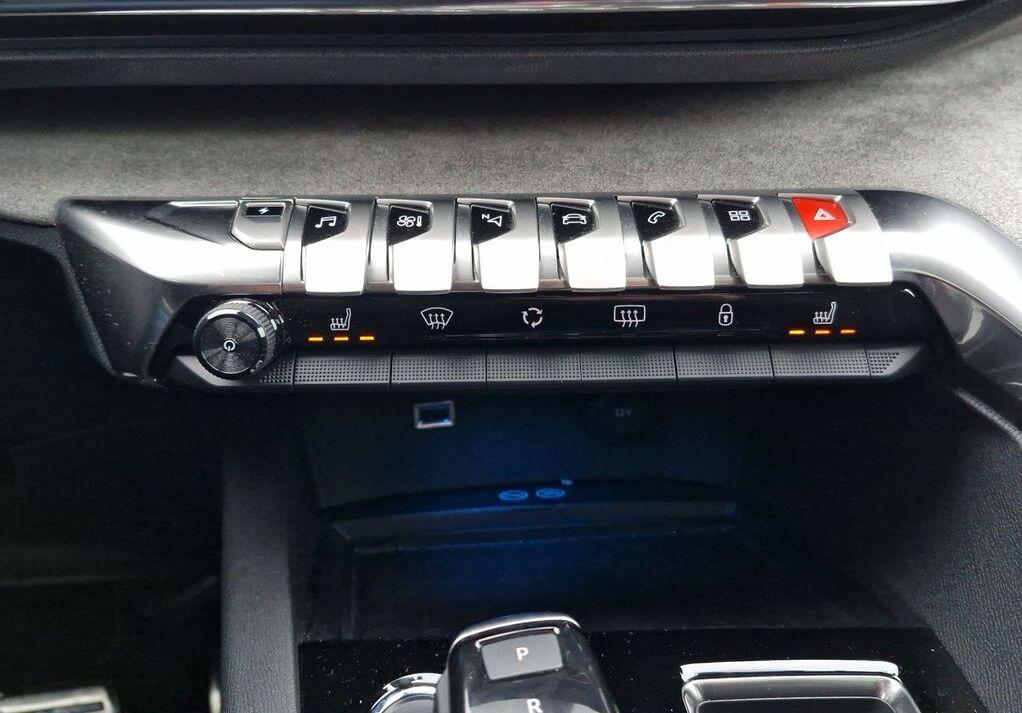 Peugeot 3008 PHEV 300 e-AT GT Pack LED Pano Alcantara Na