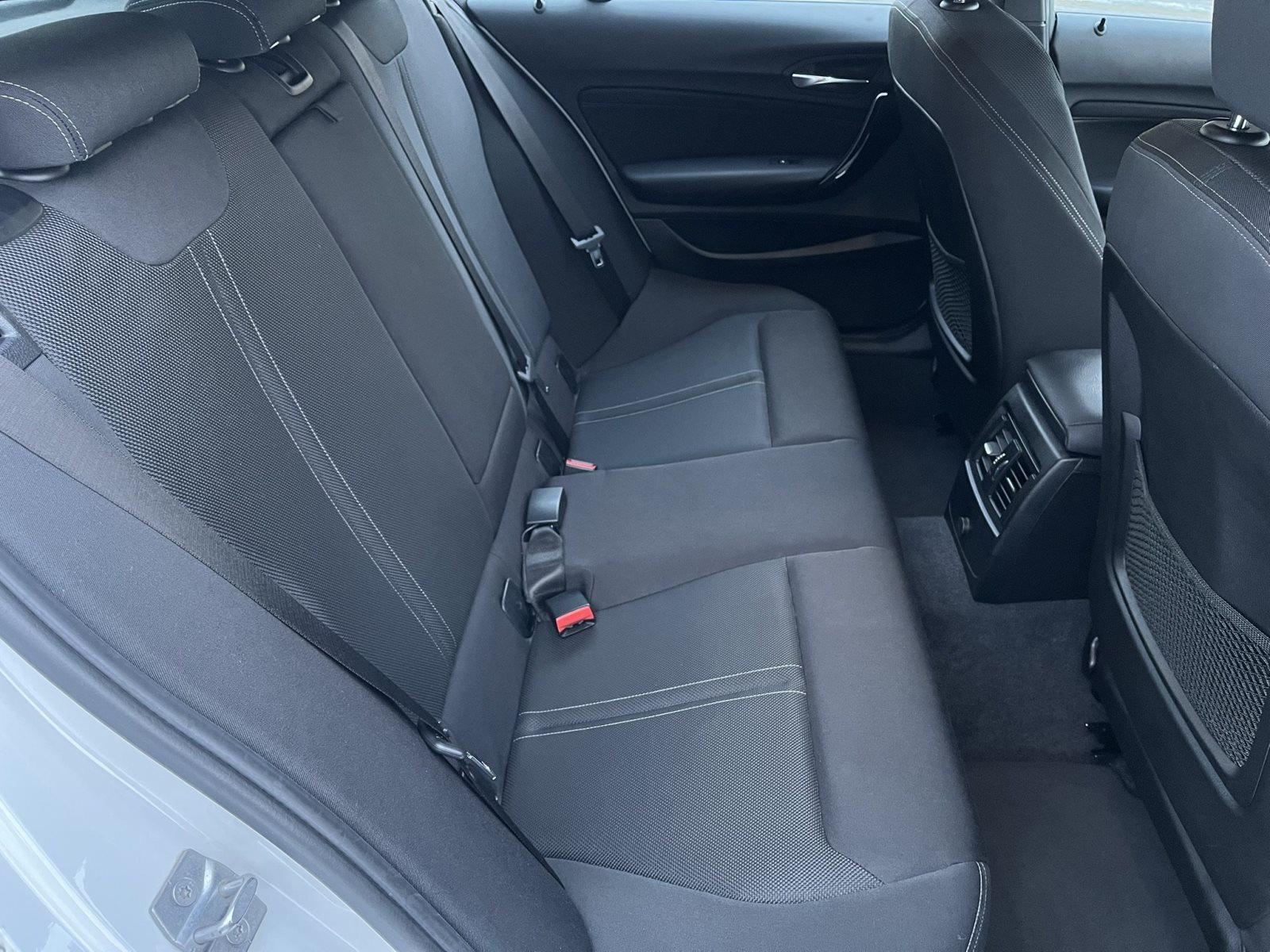 BMW 120 5-TÜRER SPORT LINE AUT NAVI LED GRA PDC SHZG KLIMAAUTOMATIK