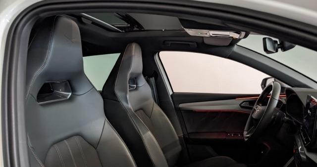 Cupra Leon 1.4 PHEV Pano CarPlay SHZ Navi LED Lane GRA