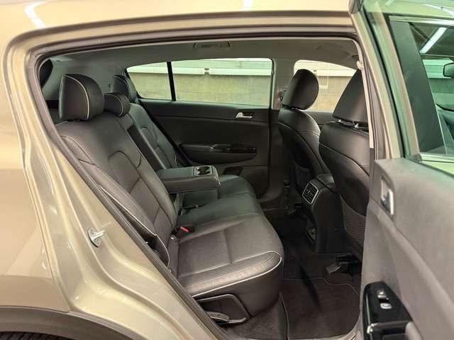 Kia Sportage 2WD AHK SHZ NAVI LEDER LED 1.Hd