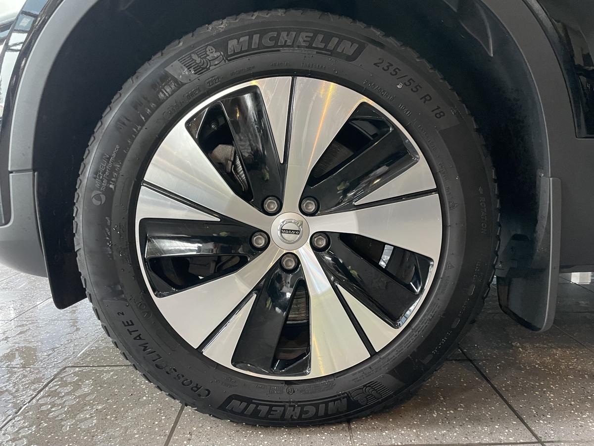 Volvo XC40  T4 Recharge Core LED Temp. CarPlay AHK