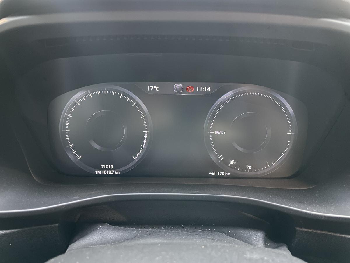 Volvo XC40  T4 Recharge Core LED Temp. CarPlay AHK