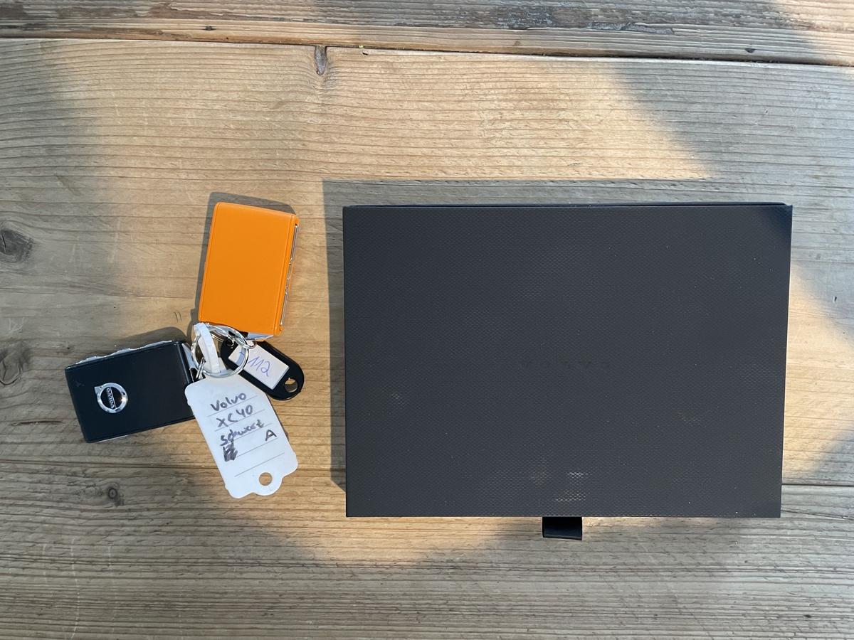 Volvo XC40  T4 Recharge Core LED Temp. CarPlay AHK