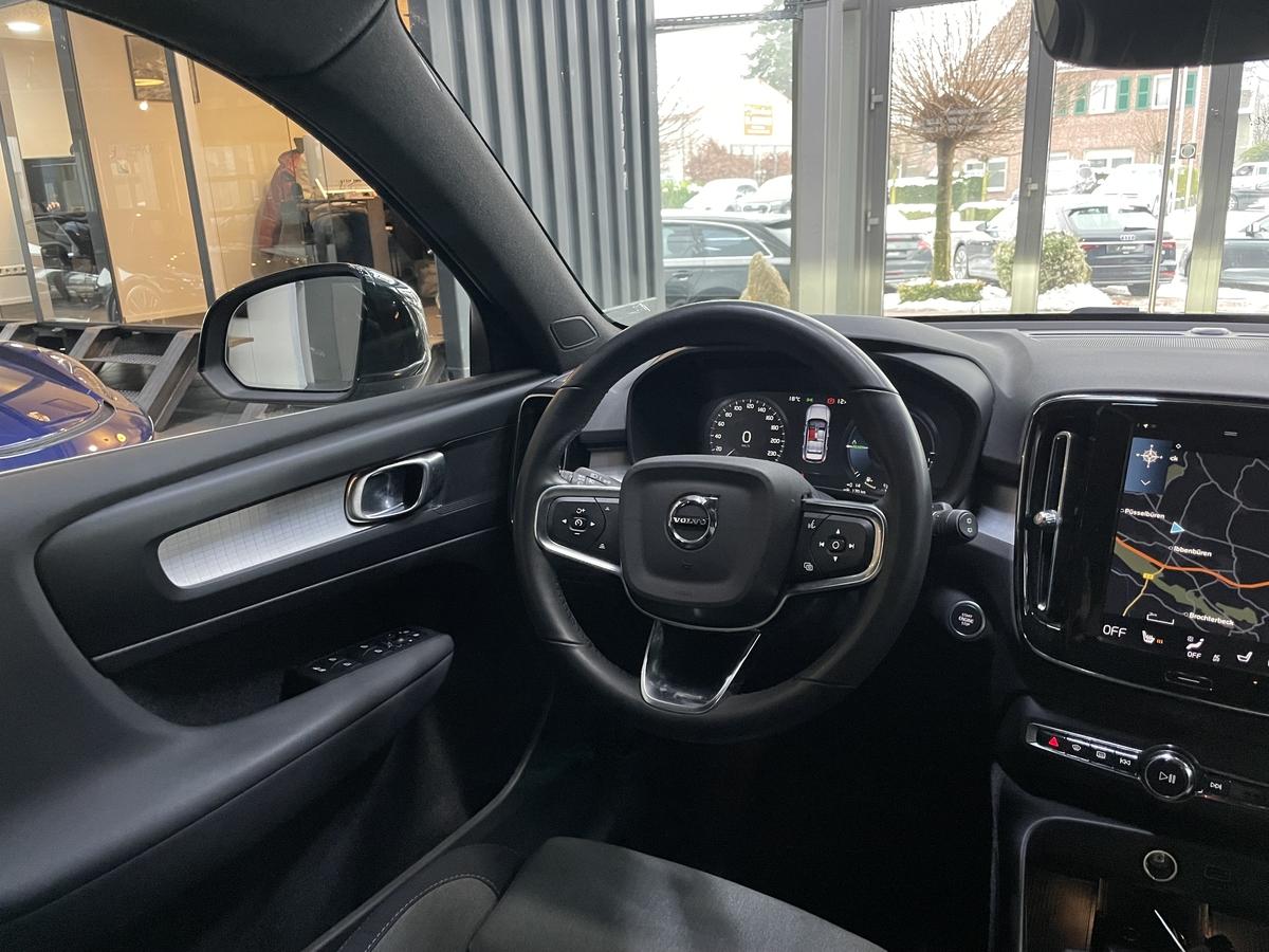 Volvo XC40  T4 Recharge Core LED Temp. CarPlay AHK