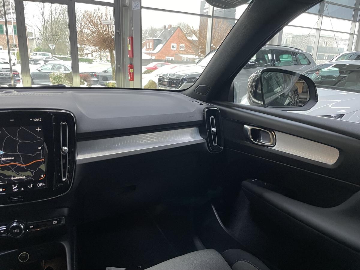 Volvo XC40  T4 Recharge Core LED Temp. CarPlay AHK