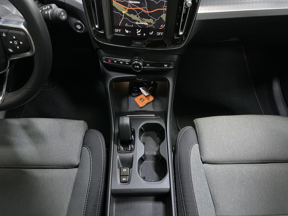 Volvo XC40  T4 Recharge Core LED Temp. CarPlay AHK