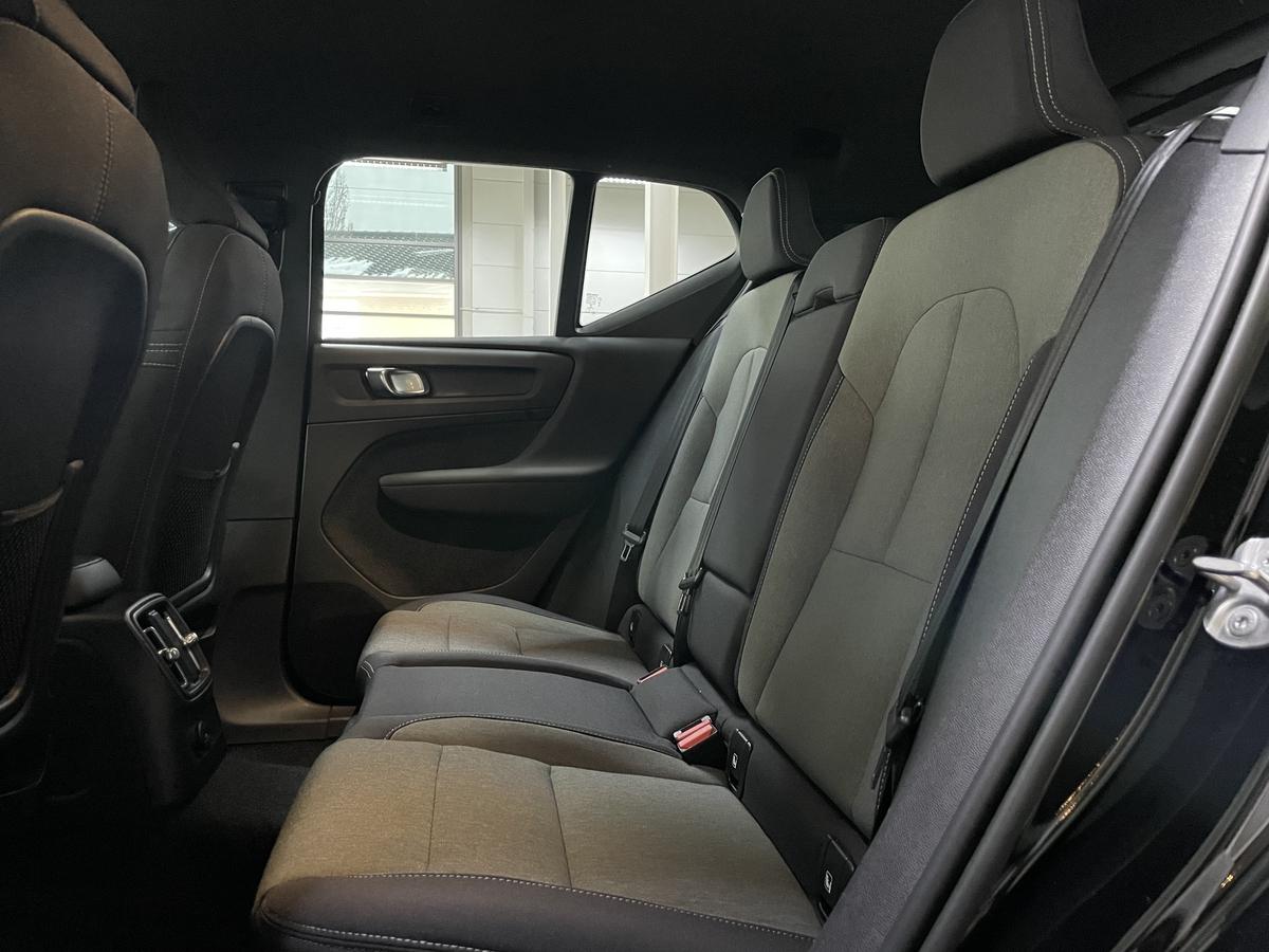 Volvo XC40  T4 Recharge Core LED Temp. CarPlay AHK