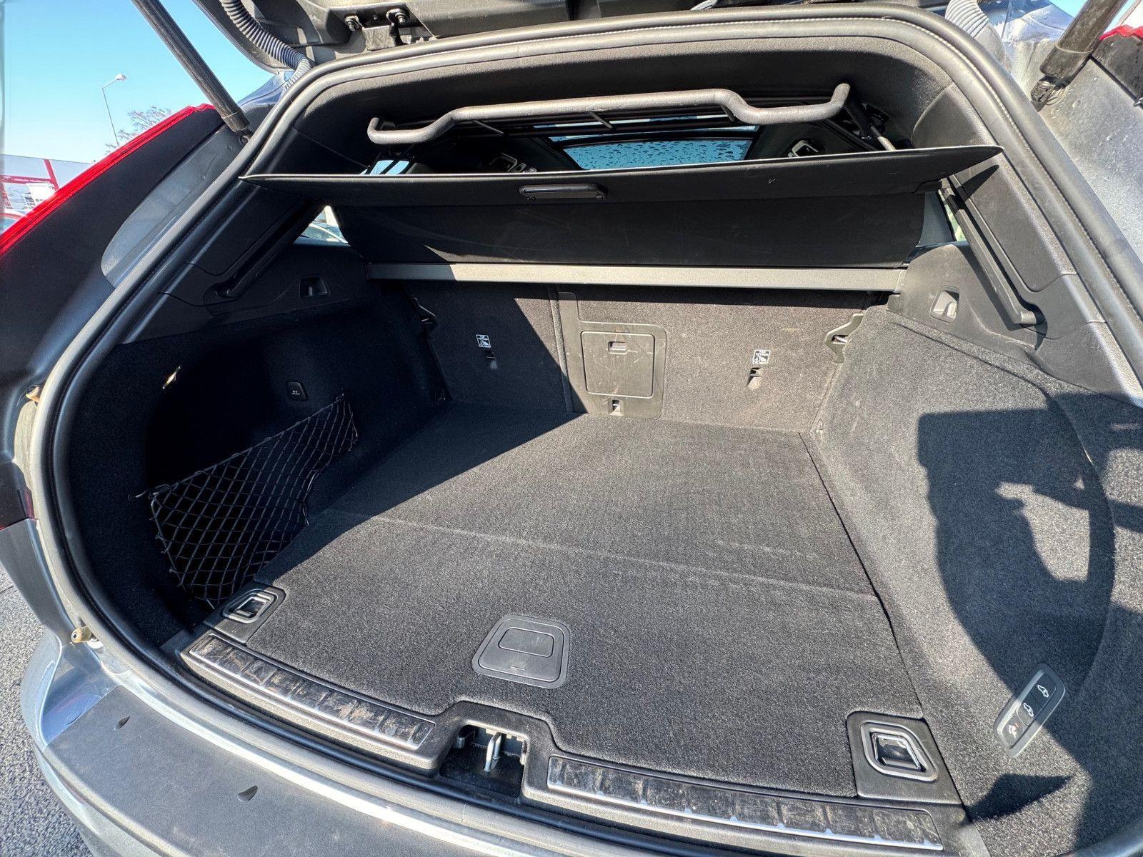 Volvo XC60 XC60 T8 R-Design Recharge Plug-In Hybrid AWD