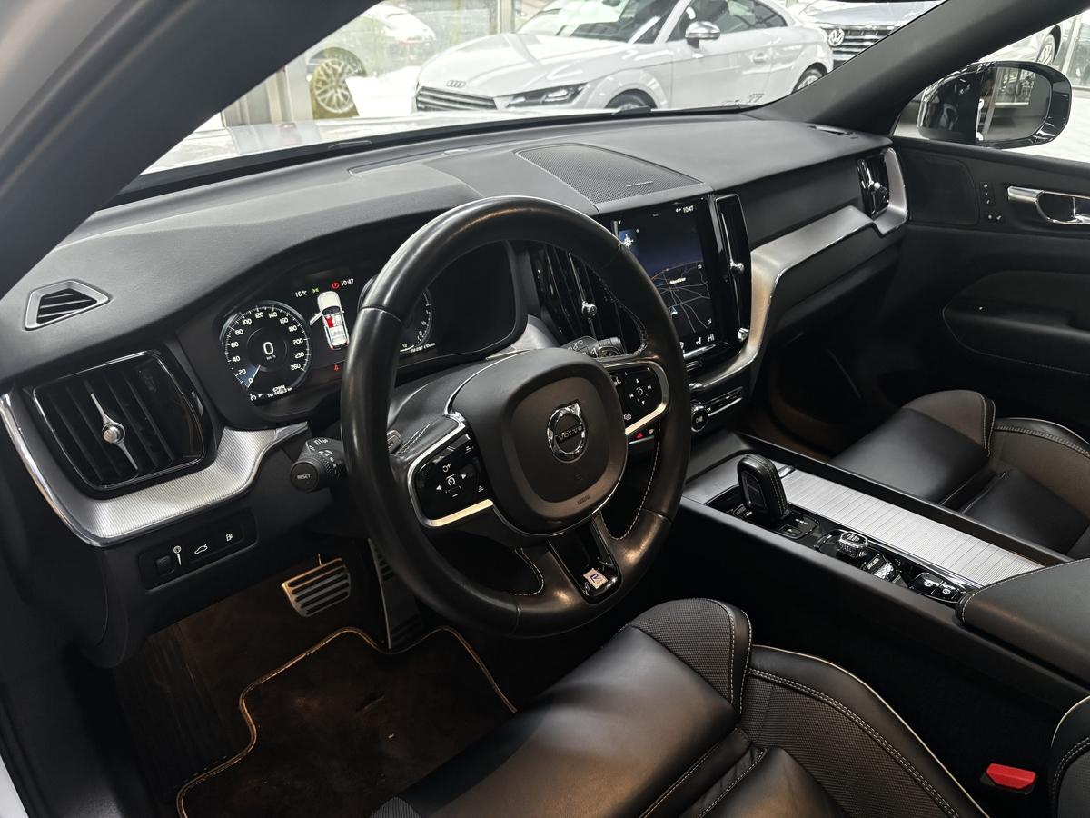 Volvo XC60 T8 AWD Recharge R Design Pano H&K AHK R.Cam